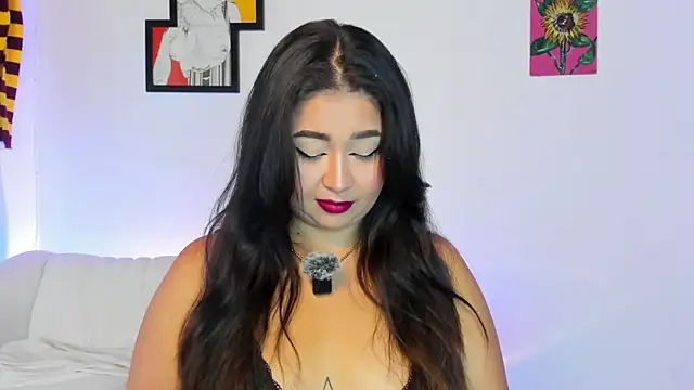 Snapshot of LiahDiaz chatting on 11-27-25, 01:33 LiahDiaz online show from 11-27-25, 01:33