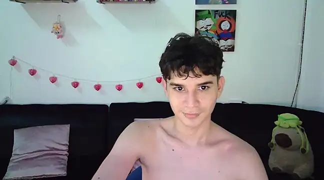 Snapshot of AndrewAnndCherry chatting on 02-05-25, 12:53 AndrewAnndCherry online show from 02-05-25, 12:53