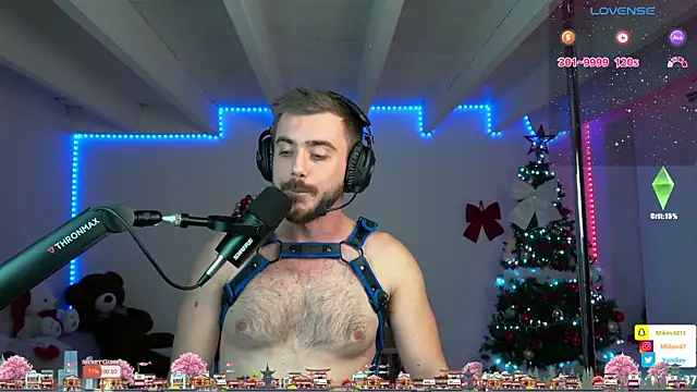 Snapshot of Mikev chatting on 12-16-24, 07:10 Mikev online show from 12-16-24, 07:10