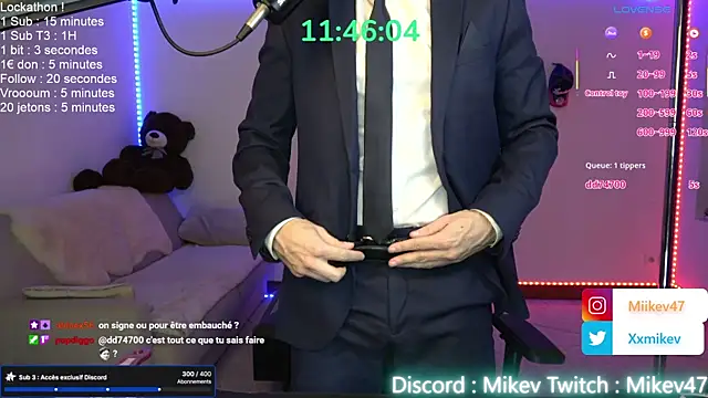 Snapshot of Mikev chatting on 10-13-25, 06:09 Mikev online show from 10-13-25, 06:09