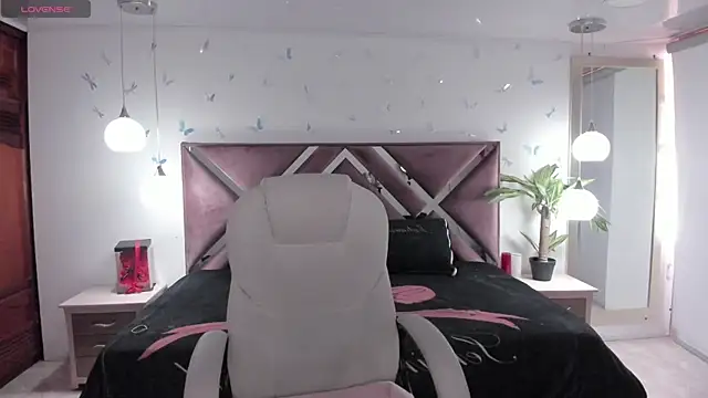  Antonnela  online show from 12-19-25, 02:30