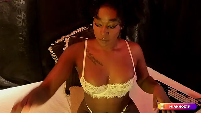 MiaKnox online show from 02-19-26, 12:07