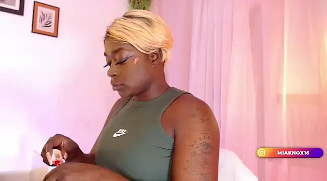 Snapshot of MiaKnox chatting on 01-16-25, 10:32 MiaKnox online show from 01-16-25, 10:32