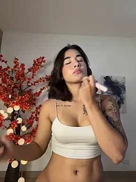 VictoriaHiill online show from 05-19-26, 07:21