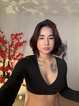 VictoriaHiill online show from 04-21-26, 06:14