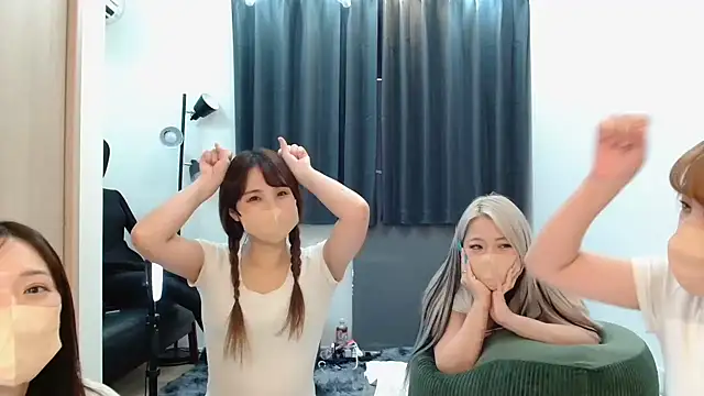 Snapshot of Samourai-Girls1 chatting on 01-15-25, 01:20 Samourai-Girls1 online show from 01-15-25, 01:20