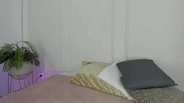 Snapshot of Mariapettit chatting on 02-05-26, 11:39 Mariapettit online show from 02-05-26, 11:39