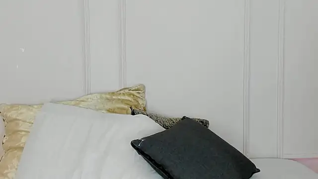 Snapshot of Mariapettit chatting on 02-18-26, 11:50 Mariapettit online show from 02-18-26, 11:50