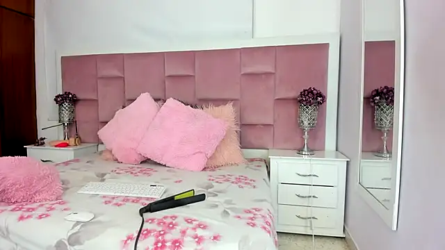 DaphneLloyd online show from 01-10-25, 07:43