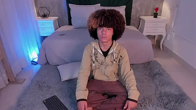 Alexiis Etereo online show from 04-13-26, 07:40