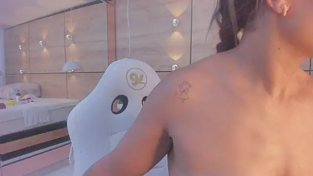 Snapshot of martina_touss chatting on 12-15-25, 12:33 martina touss online show from 12-15-25, 12:33