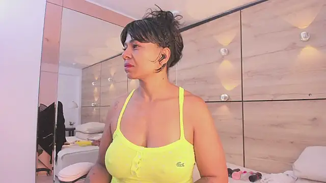 Snapshot of martina_touss chatting on 10-29-25, 11:42 martina touss online show from 10-29-25, 11:42