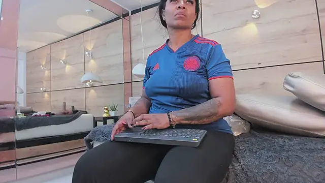martina touss online show from 07-08-26, 12:57