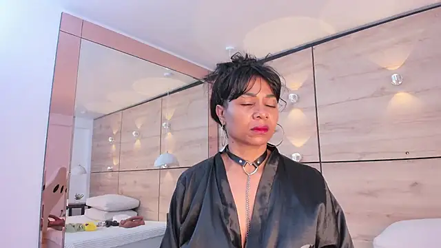 Snapshot of martina_touss chatting on 10-24-25, 11:42 martina touss online show from 10-24-25, 11:42