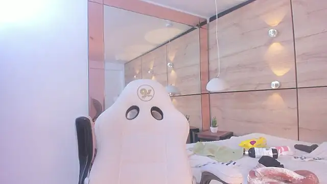 Snapshot of martina_touss chatting on 01-12-26, 01:29 martina touss online show from 01-12-26, 01:29