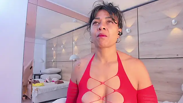 Snapshot of martina_touss chatting on 11-01-25, 11:59 martina touss online show from 11-01-25, 11:59