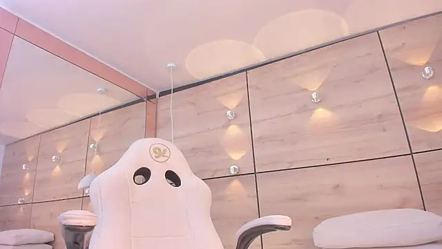 Snapshot of martina_touss chatting on 10-14-25, 11:55 martina touss online show from 10-14-25, 11:55