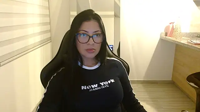 Charlotte cute18 online show from 12-13-25, 11:33