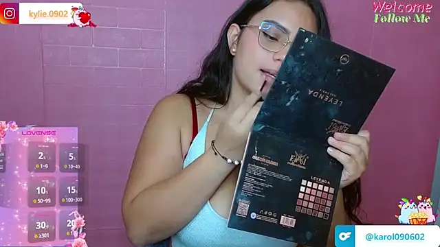 Snapshot of karol_9 chatting on 03-22-25, 02:37 karol 9 online show from 03-22-25, 02:37