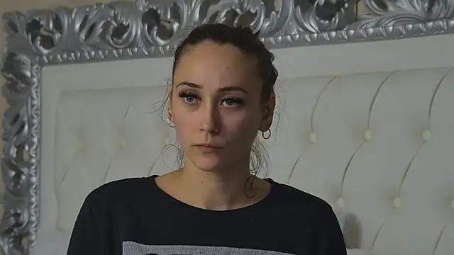 Snapshot of AliceMunro chatting on 10-21-25, 09:25 AliceMunro online show from 10-21-25, 09:25