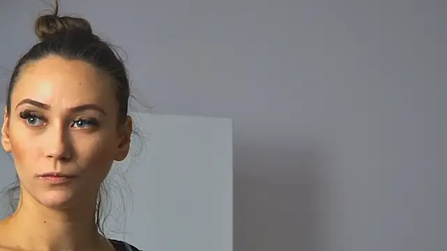 Snapshot of AliceMunro chatting on 09-14-25, 03:01 AliceMunro online show from 09-14-25, 03:01