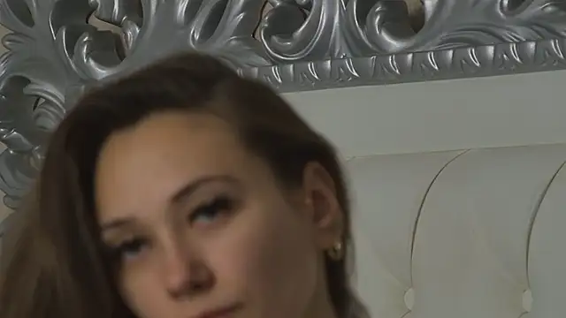 Snapshot of AliceMunro chatting on 10-18-25, 05:15 AliceMunro online show from 10-18-25, 05:15