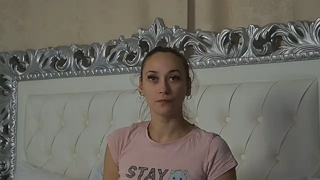 Snapshot of AliceMunro chatting on 09-29-25, 03:39 AliceMunro online show from 09-29-25, 03:39