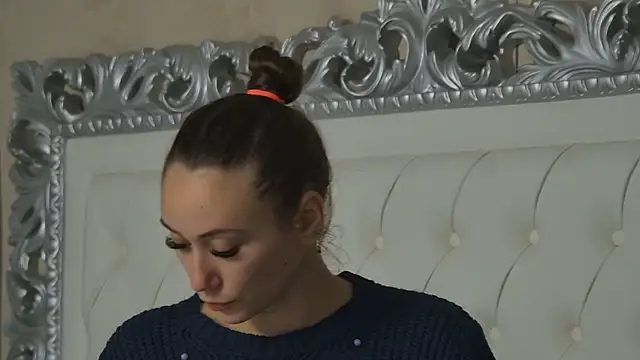 Snapshot of AliceMunro chatting on 10-17-25, 07:26 AliceMunro online show from 10-17-25, 07:26