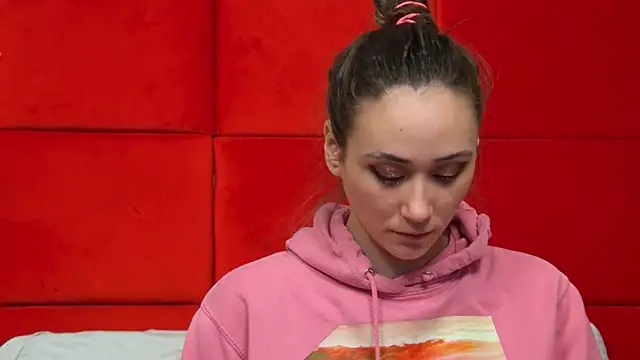 Snapshot of AliceMunro chatting on 02-27-25, 06:42 AliceMunro online show from 02-27-25, 06:42