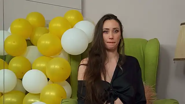 Snapshot of AliceMunro chatting on 02-28-25, 03:59 AliceMunro online show from 02-28-25, 03:59