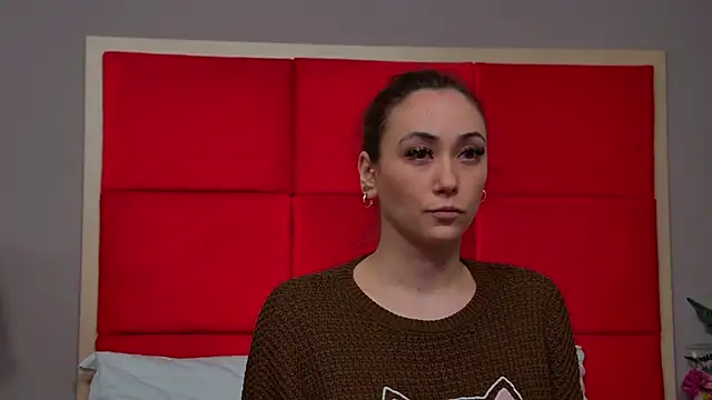 Snapshot of AliceMunro chatting on 03-20-25, 08:19 AliceMunro online show from 03-20-25, 08:19