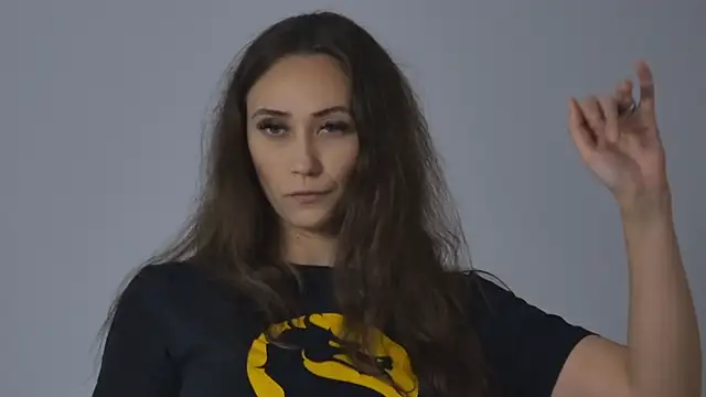 Snapshot of AliceMunro chatting on 09-23-25, 07:21 AliceMunro online show from 09-23-25, 07:21