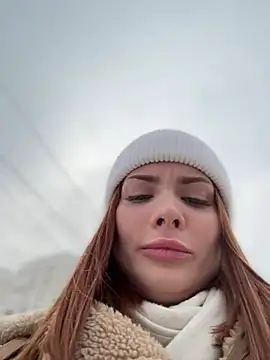 Snapshot of Accole chatting on 01-07-25, 08:34 Accole online show from 01-07-25, 08:34