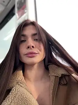 Snapshot of Accole chatting on 03-08-25, 06:54 Accole online show from 03-08-25, 06:54