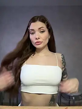 Snapshot of Accole chatting on 02-20-25, 05:23 Accole online show from 02-20-25, 05:23