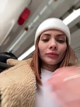 Snapshot of Accole chatting on 12-27-24, 09:06 Accole online show from 12-27-24, 09:06