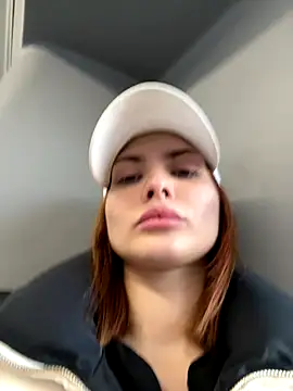 Snapshot of Accole chatting on 12-04-24, 09:45 Accole online show from 12-04-24, 09:45