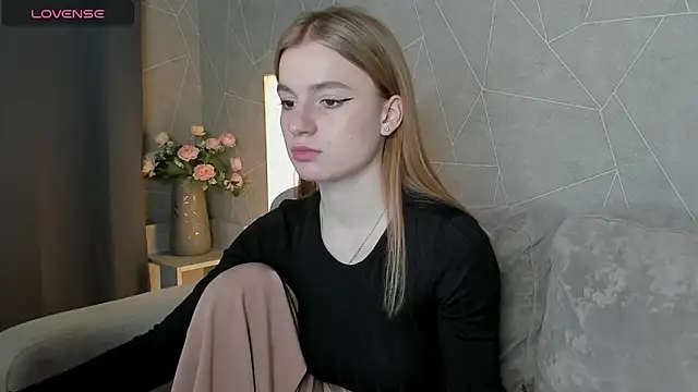 Stacey Brown online show from 03-08-25, 03:39