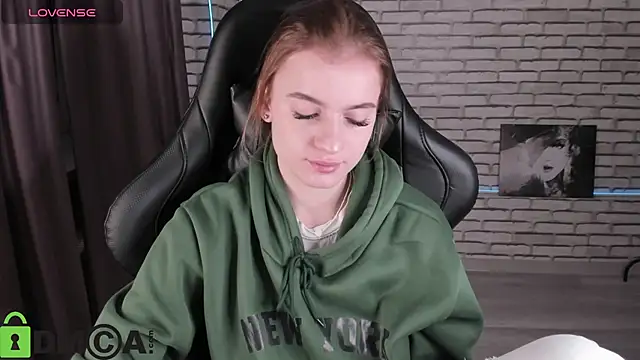 Stacey Brown online show from 12-21-25, 01:19