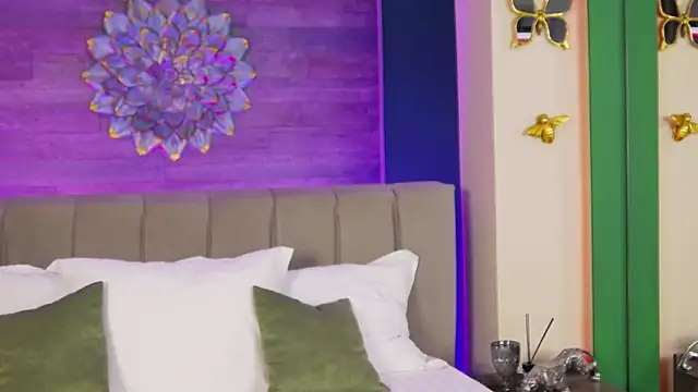 LoraDevine online show from 11-05-25, 08:34