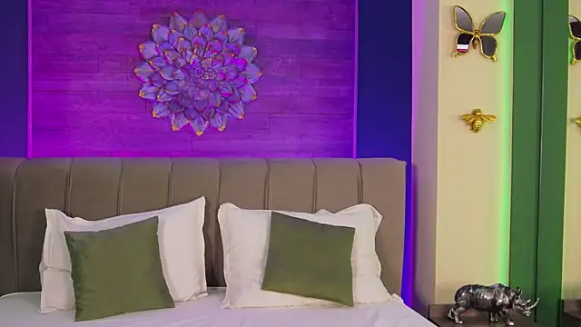 LoraDevine online show from 02-22-26, 08:21