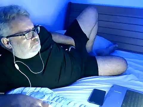Snapshot of DockTVXXX chatting on 10-25-25, 03:38 DockTVXXX online show from 10-25-25, 03:38