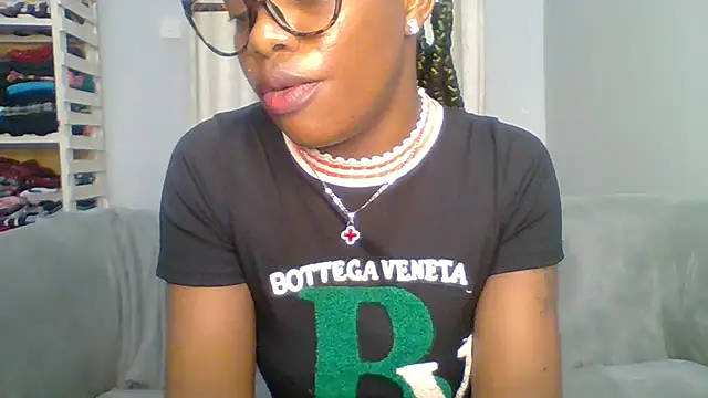 Petite 254 online show from 03-26-26, 12:58