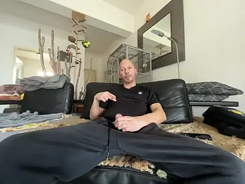 Snapshot of Germankink chatting on 02-25-26, 11:43 Germankink online show from 02-25-26, 11:43