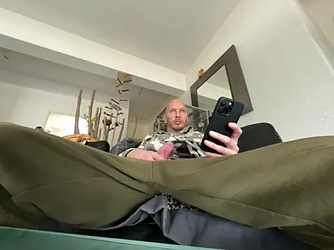 Snapshot of Germankink chatting on 02-21-25, 10:28 Germankink online show from 02-21-25, 10:28