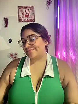 KathyGonzalez online show from 10-19-25, 01:47