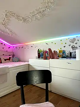 Snapshot of SelenaBee chatting on 09-10-25, 07:40 SelenaBee online show from 09-10-25, 07:40