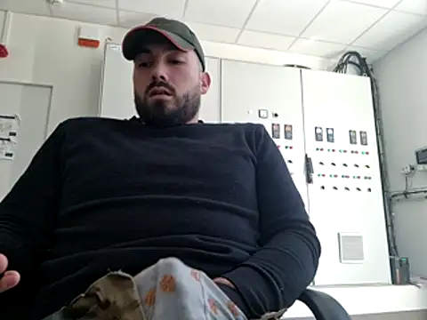 Snapshot of Leonormaldick chatting on 02-17-26, 12:02 Leonormaldick online show from 02-17-26, 12:02