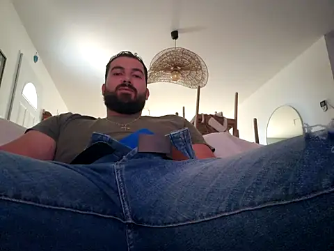 Snapshot of Leonormaldick chatting on 10-15-25, 02:36 Leonormaldick online show from 10-15-25, 02:36