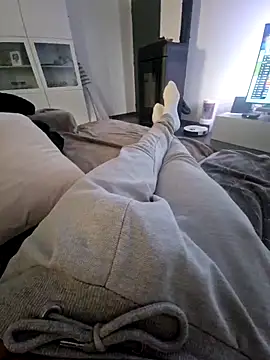 Snapshot of Leonormaldick chatting on 10-26-25, 01:11 Leonormaldick online show from 10-26-25, 01:11